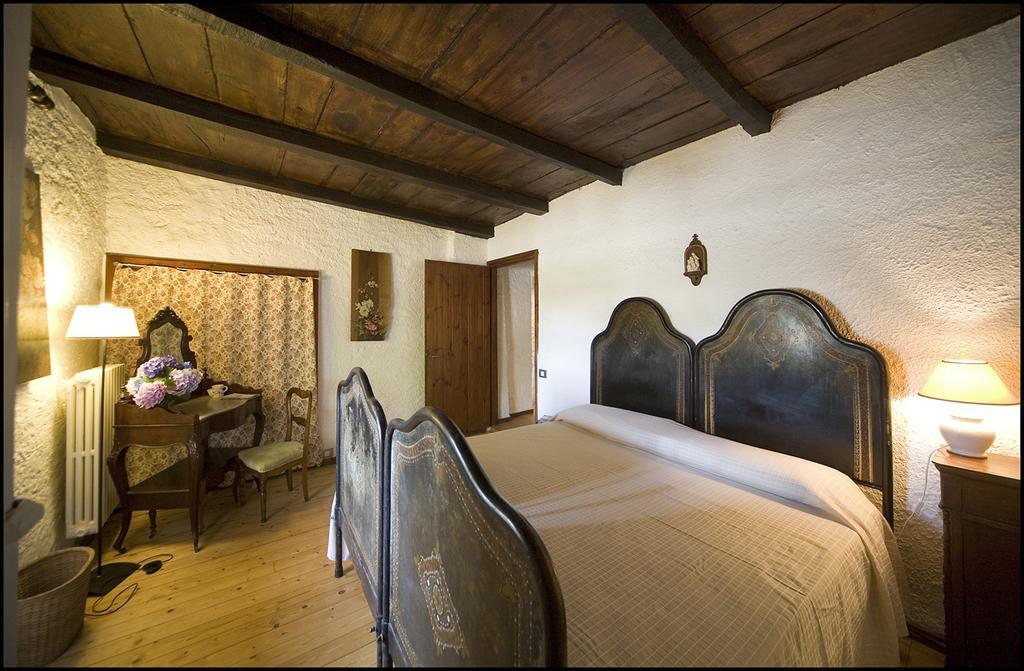 Agriturismo Famiglia Al Castello Di Bagnolo Bagnolo Piemonte Room photo