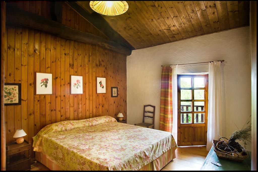 Agriturismo Famiglia Al Castello Di Bagnolo Bagnolo Piemonte Room photo